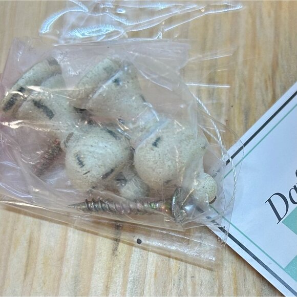 Handcrafted Wood Checkerboard with 2 Pegs Judy Phipps Easter Rabbit Wall Hanging - Picture 10 of 11